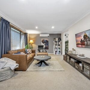 1 Harwood Court, Wanniassa, ACT 2903 AUS