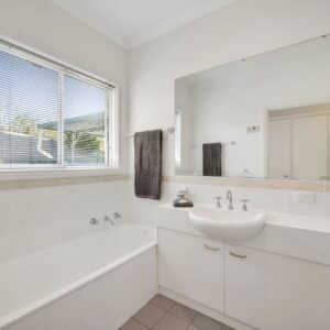 2 Mina Wylie Crescent, Gordon, ACT 2906 AUS