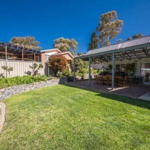 2 Mina Wylie Crescent, Gordon, ACT 2906 AUS