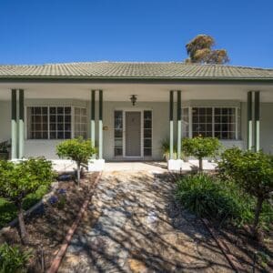 2 Mina Wylie Crescent, Gordon, ACT 2906 AUS