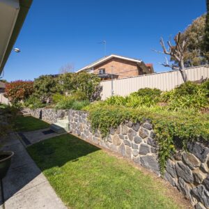 2 Mina Wylie Crescent, Gordon, ACT 2906 AUS