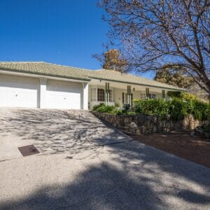 2 Mina Wylie Crescent, Gordon, ACT 2906 AUS