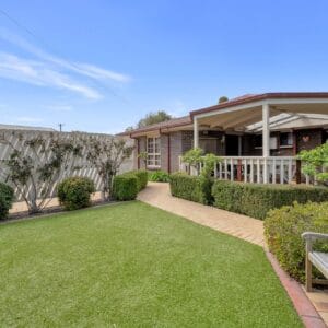 9 Main Close, Chisholm, ACT 2905 AUS