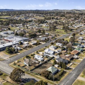 45 Laidlaw Street, Yass, NSW 2582 AUS