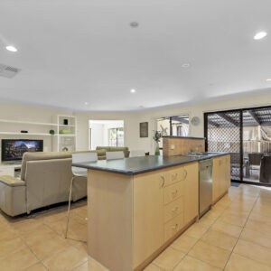 8 McGilvray Close, Gordon, ACT 2906 AUS