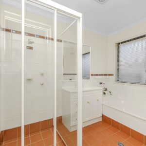 8 McGilvray Close, Gordon, ACT 2906 AUS
