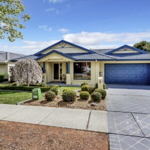 8 McGilvray Close, Gordon, ACT 2906 AUS