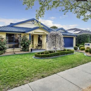 8 McGilvray Close, Gordon, ACT 2906 AUS